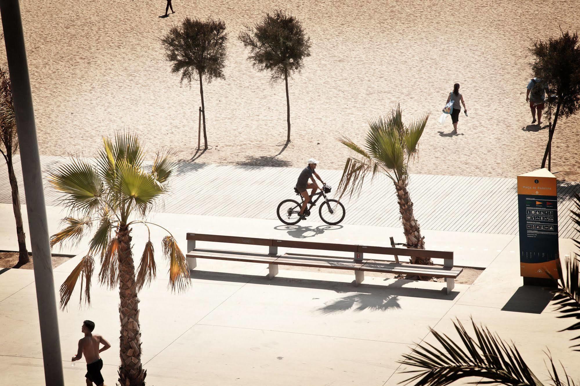 Alcam Badalona Playa Norte Exterior photo